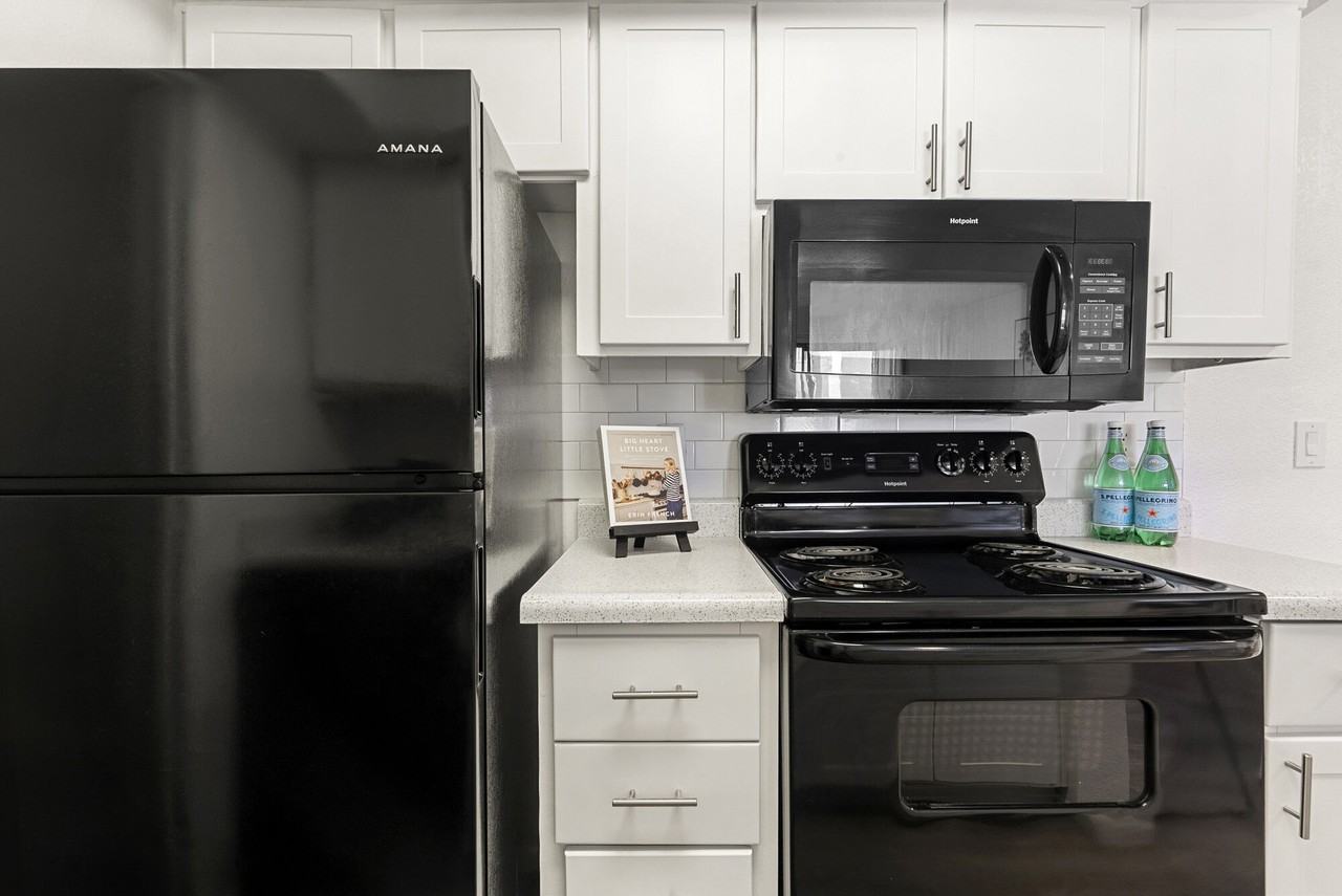 Parklane Commons - Photo 2 of 21