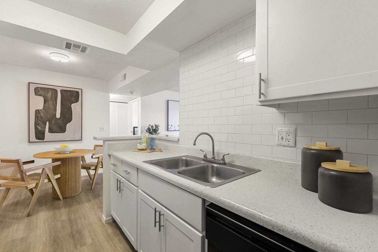 Parklane Commons - Photo 3 of 21