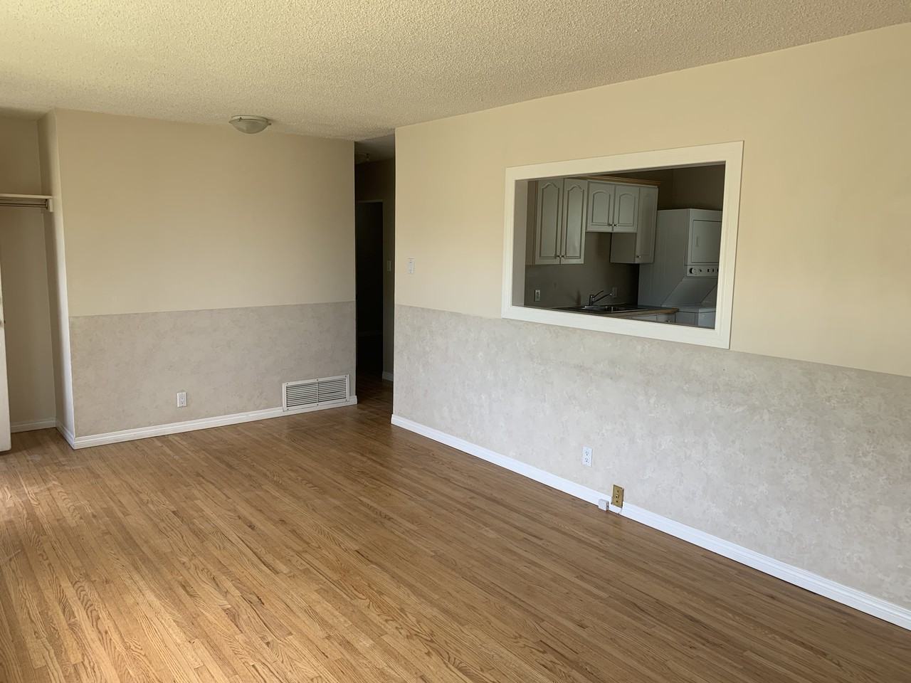 512 32 Avenue Northeast - Photo 5 of 21