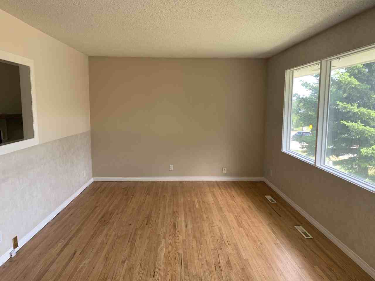 512 32 Avenue Northeast - Photo 6 of 21