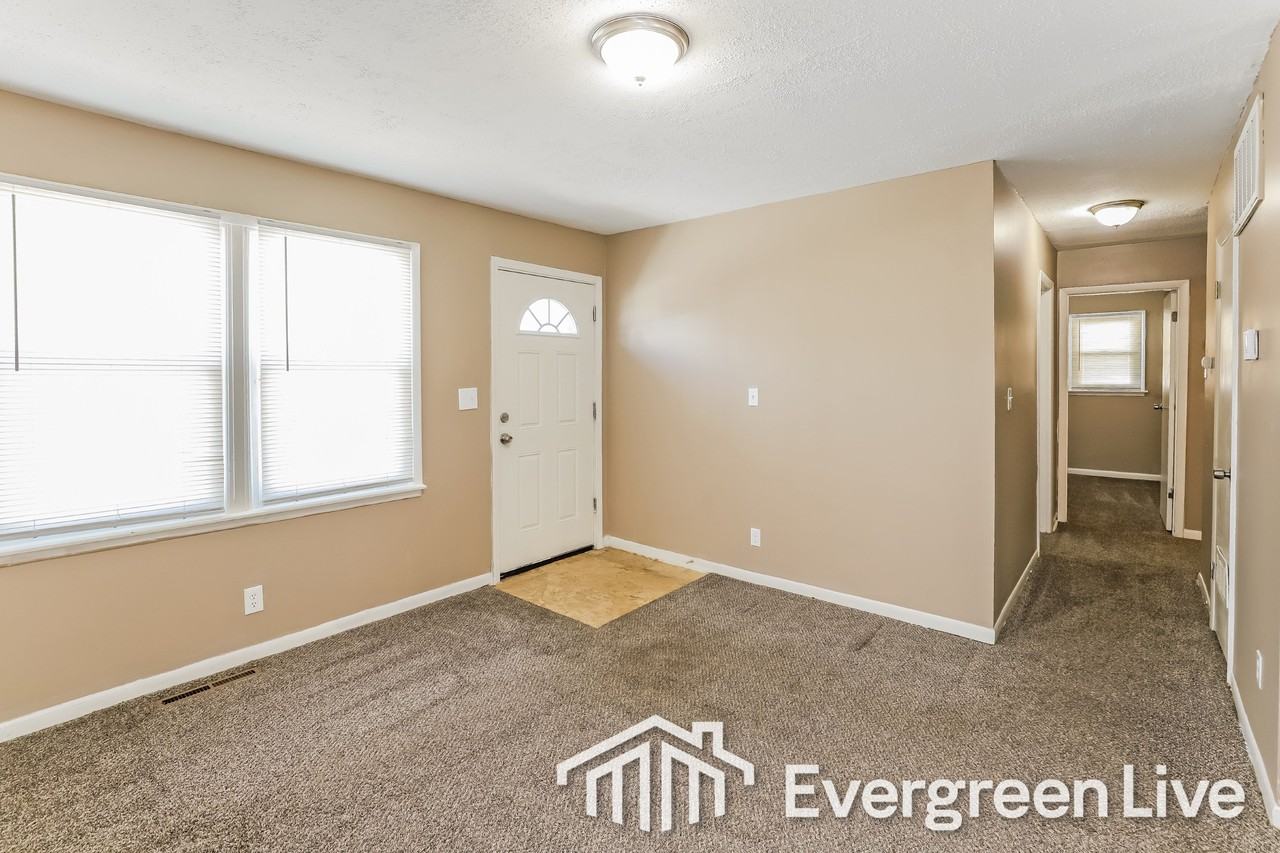 5201 Palmer Dr - Photo 3 of 15