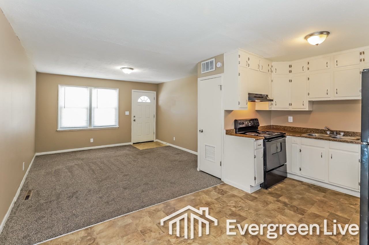 5201 Palmer Dr - Photo 4 of 15