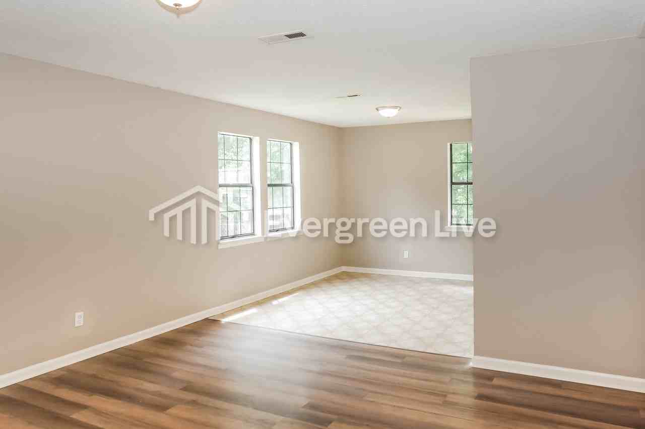 605 Bradley St Sw - Photo 4 of 16