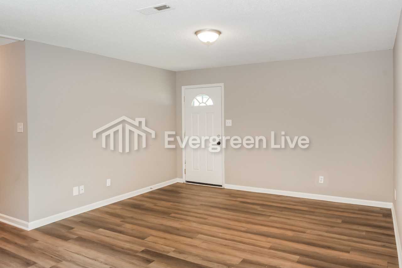 605 Bradley St Sw - Photo 5 of 16