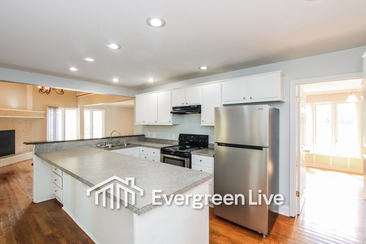 321 Hearthstone Rd - Photo 7 of 15