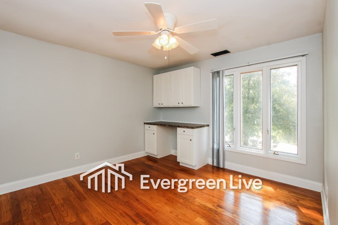 321 Hearthstone Rd - Photo 5 of 15