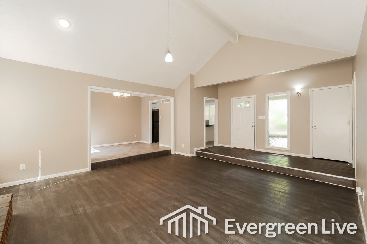 9133 E 90th Ter - Photo 5 of 15