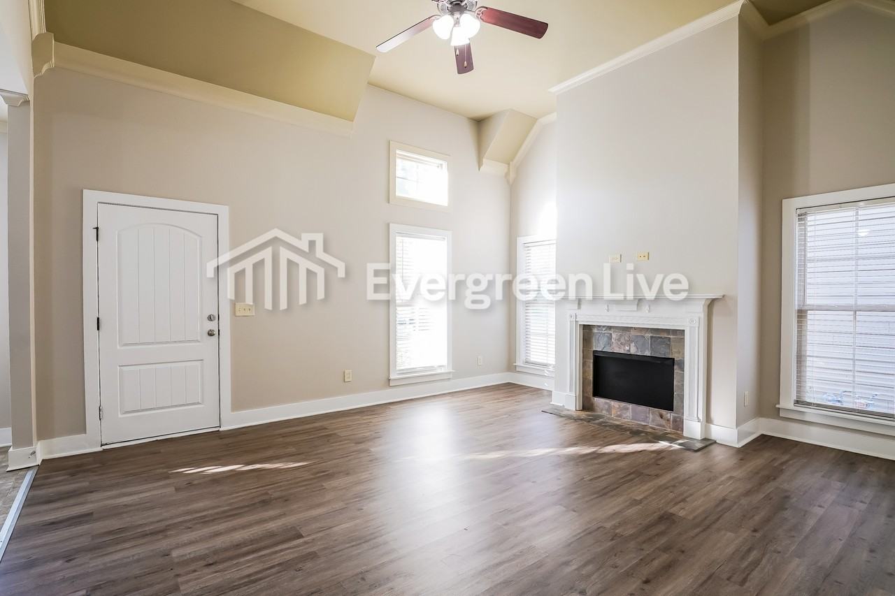 121 Kingston Ct - Photo 3 of 16