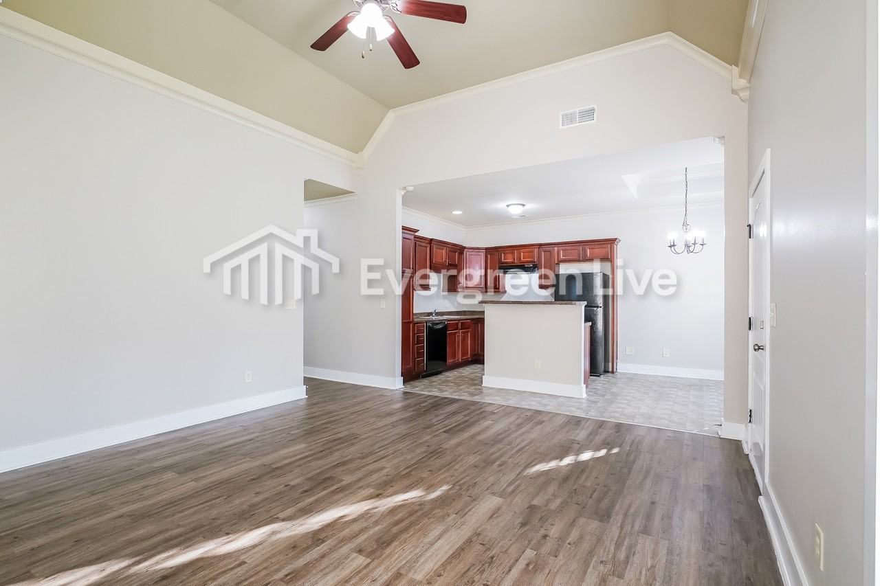 121 Kingston Ct - Photo 4 of 16