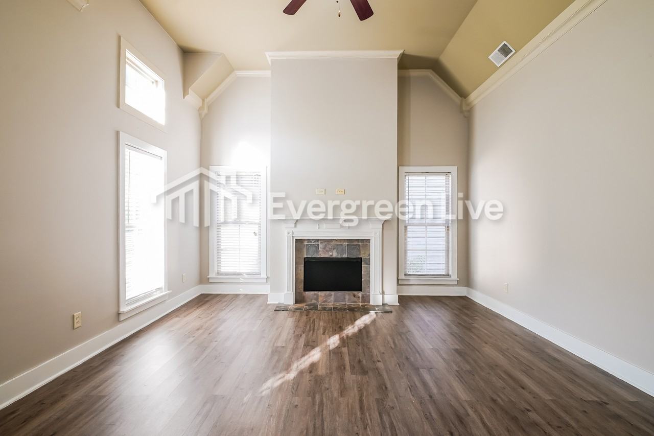 121 Kingston Ct - Photo 5 of 16