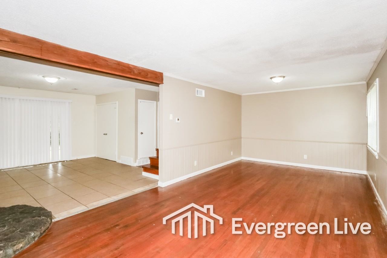 8883 Whitworth St - Photo 4 of 16