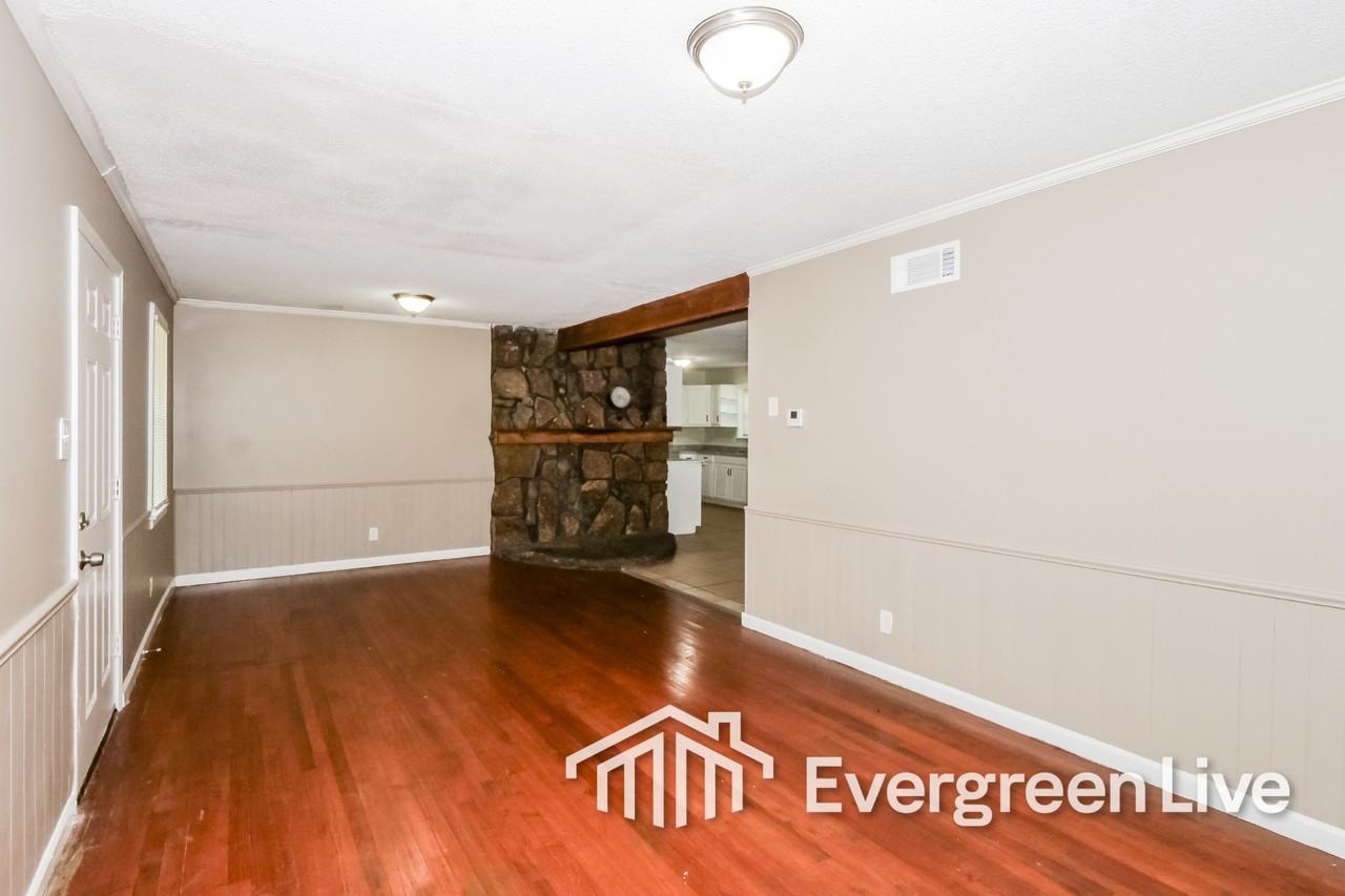 8883 Whitworth St - Photo 5 of 16