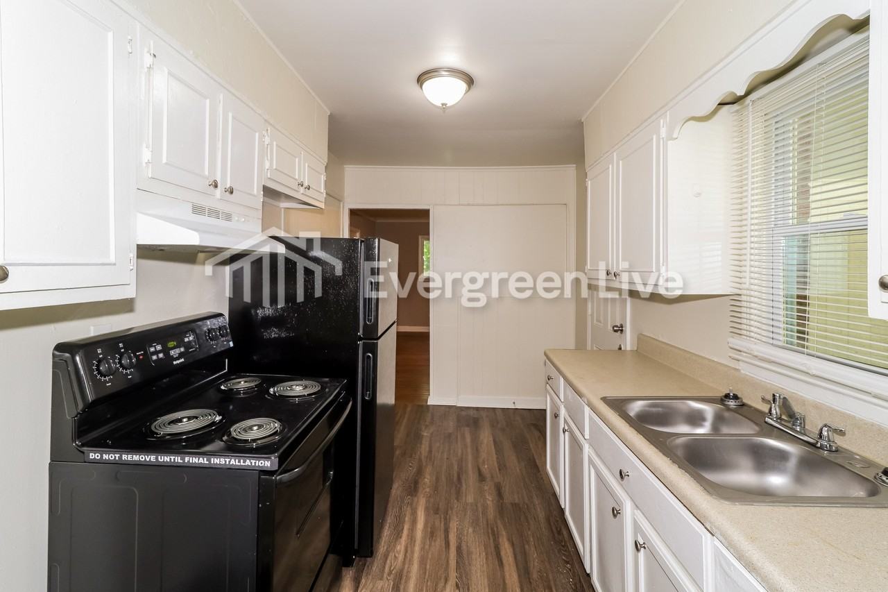 1737 Berwind Rd - Photo 4 of 13