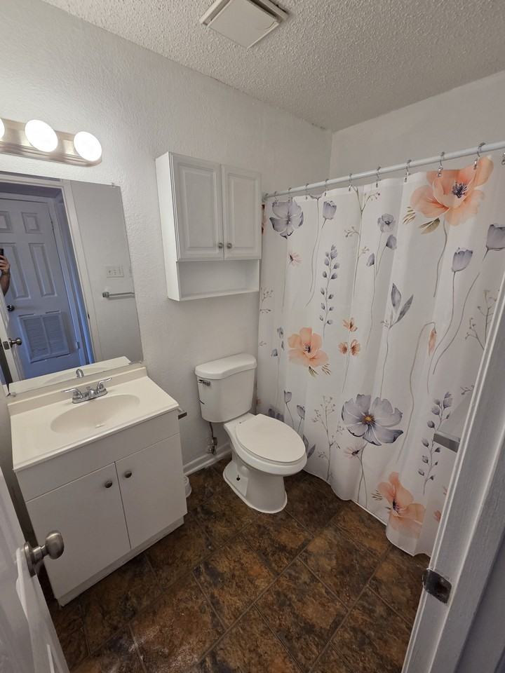 Harbour Apts** - Photo 4 of 10