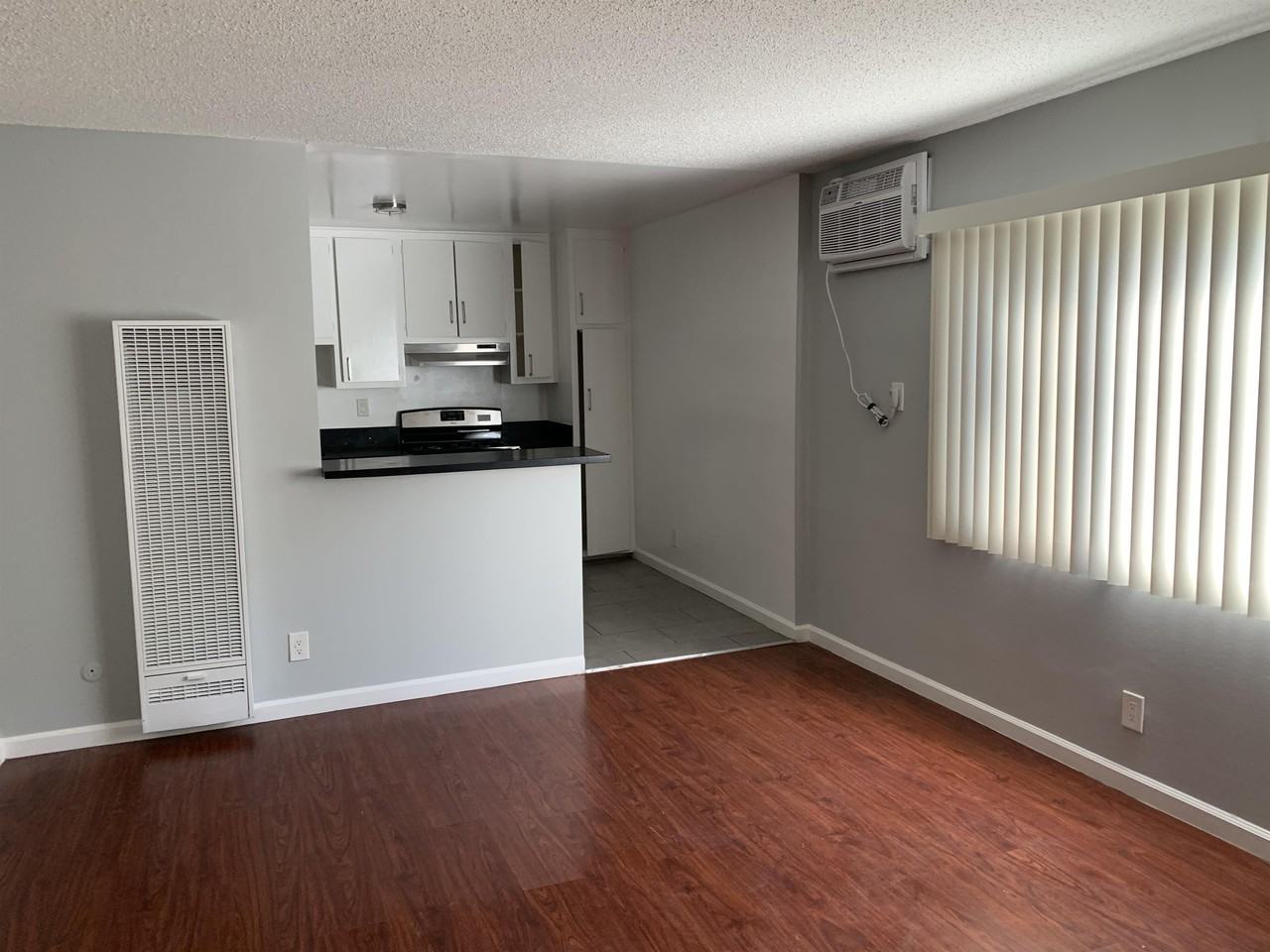 1925 West 20th Street - Photo 2 of 20