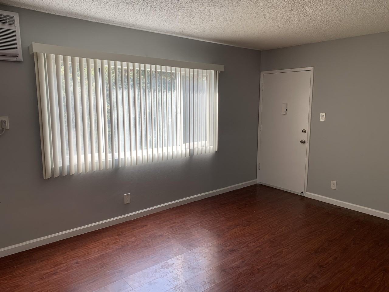 1925 West 20th Street - Photo 3 of 20