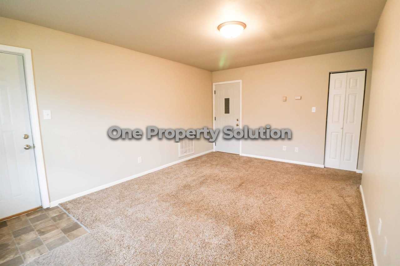 2218 Gina Street Apt B - Photo 2 of 9
