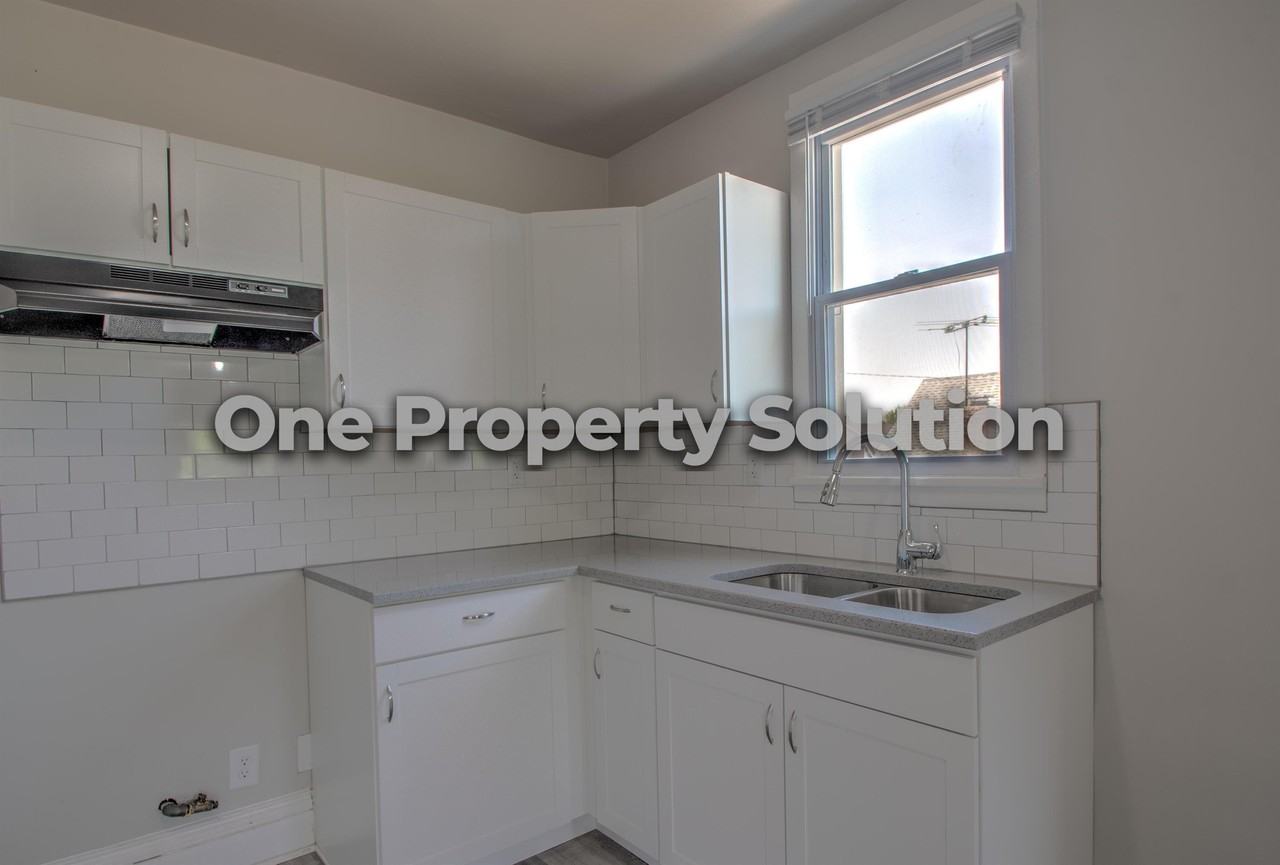 2459 Jefferson Street 2nd Floor - Photo 2 of 21