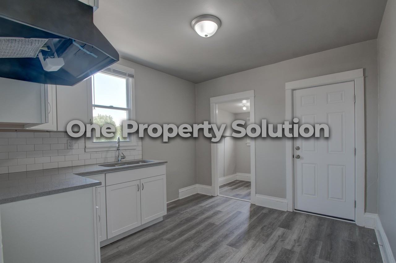 2459 Jefferson Street 2nd Floor - Photo 3 of 21