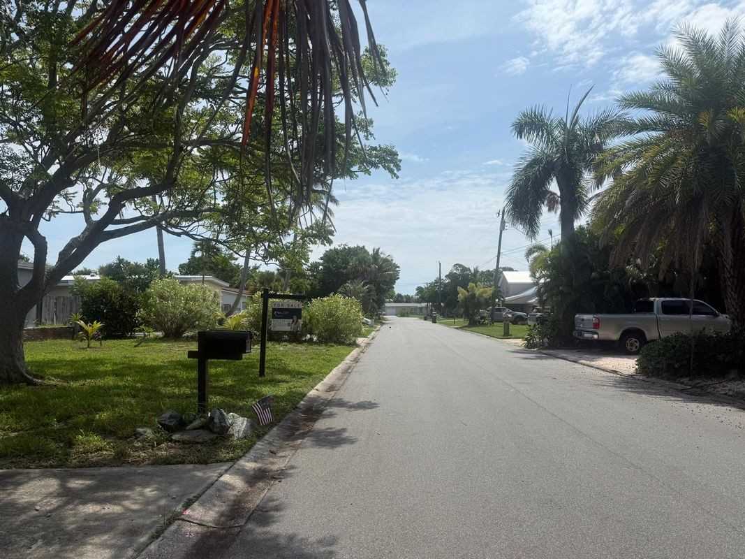 329 West Arlington Street - Photo 3 of 29