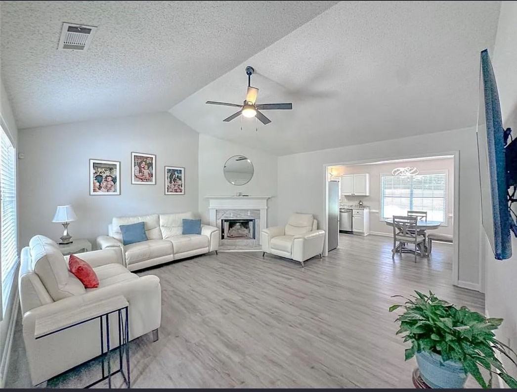 354 Shoal Ct - Photo 2 of 12