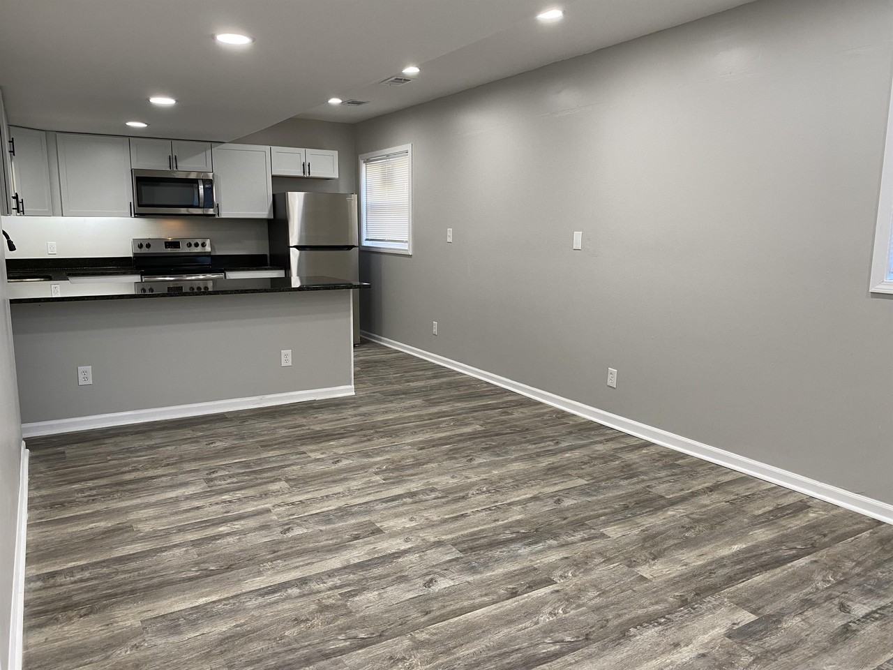 608 Glendale Boulevard - Photo 3 of 17