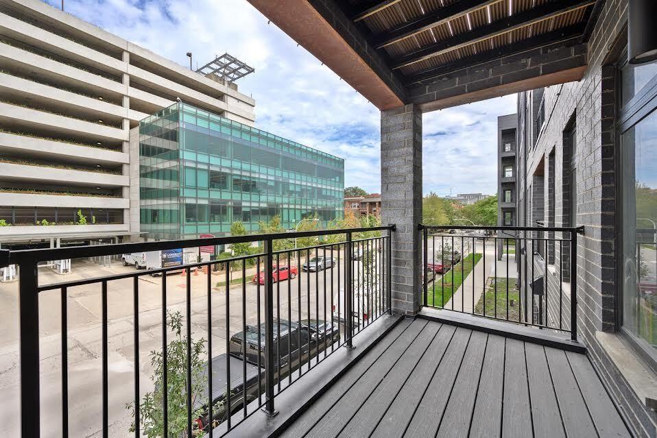 825 East 61st Street - Photo 2 of 18