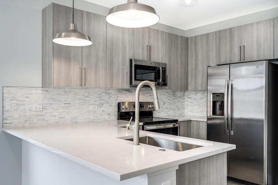 825 East 61st Street - Photo 3 of 18