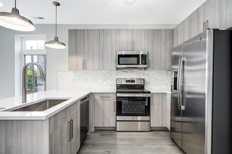 825 East 61st Street - Photo 5 of 18