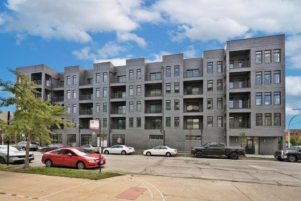 825 East 61st Street - Photo 7 of 18