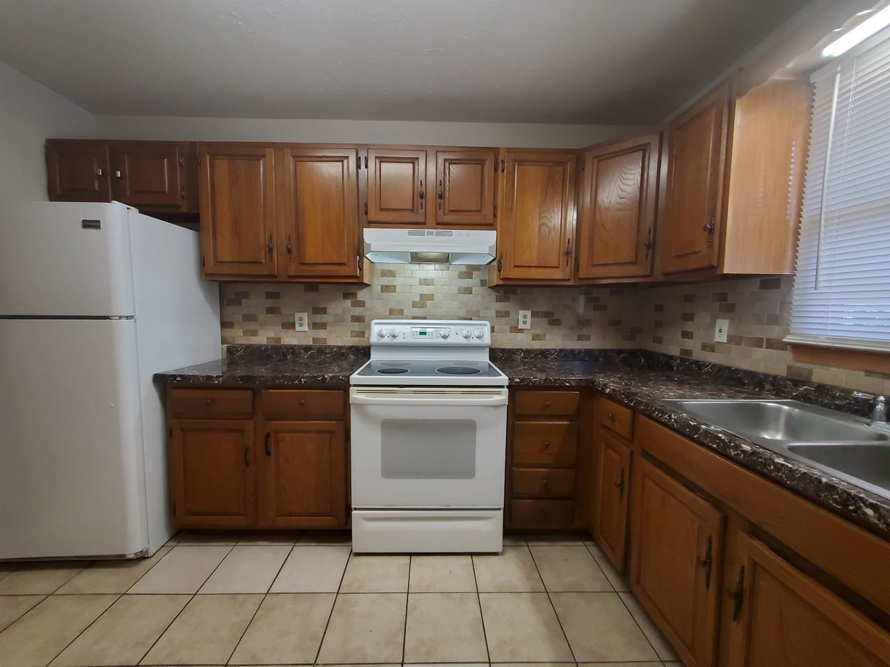 595 Macon Highway - Photo 5 of 26