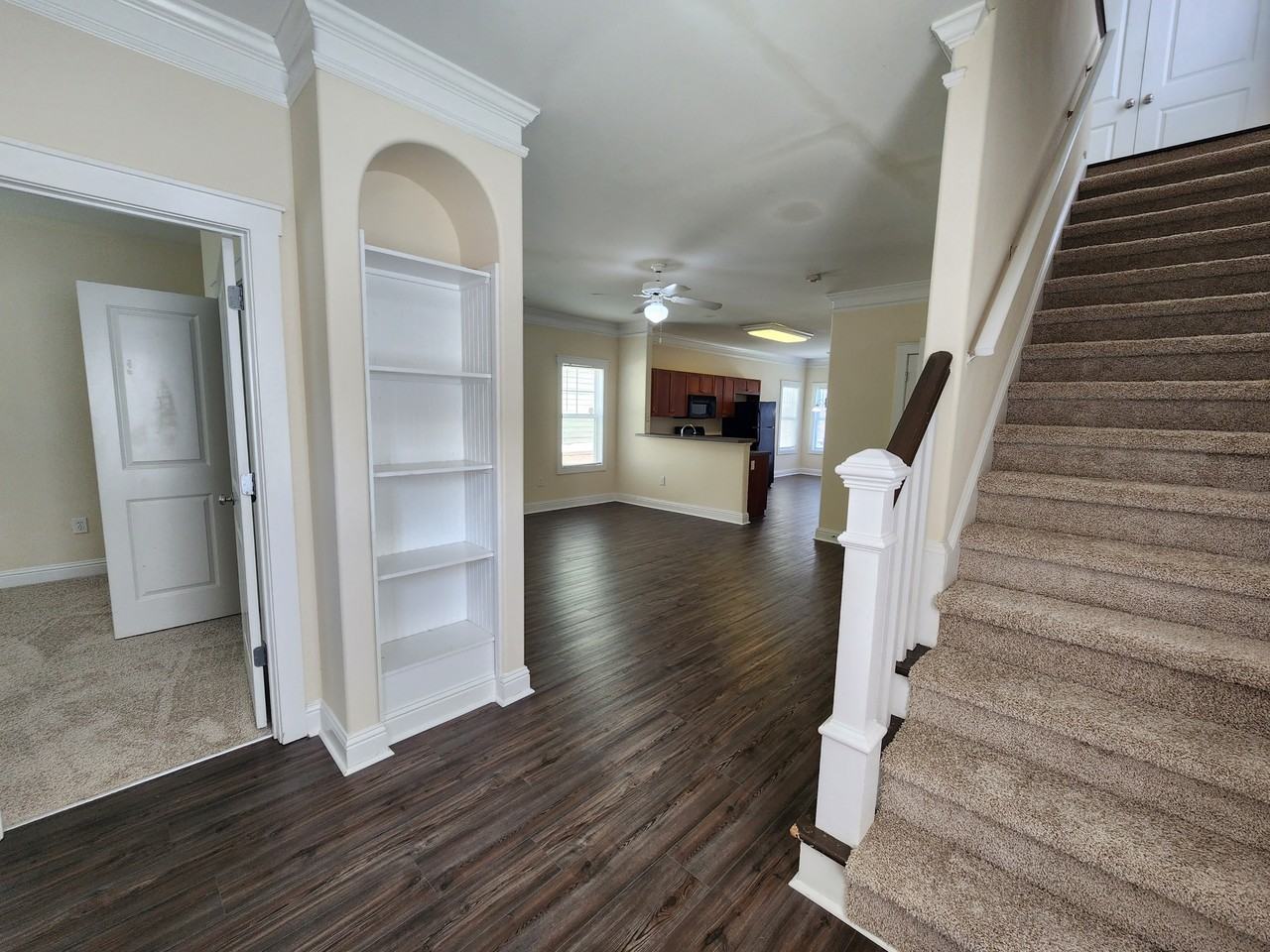 2030 Lakeside Drive - Photo 3 of 20