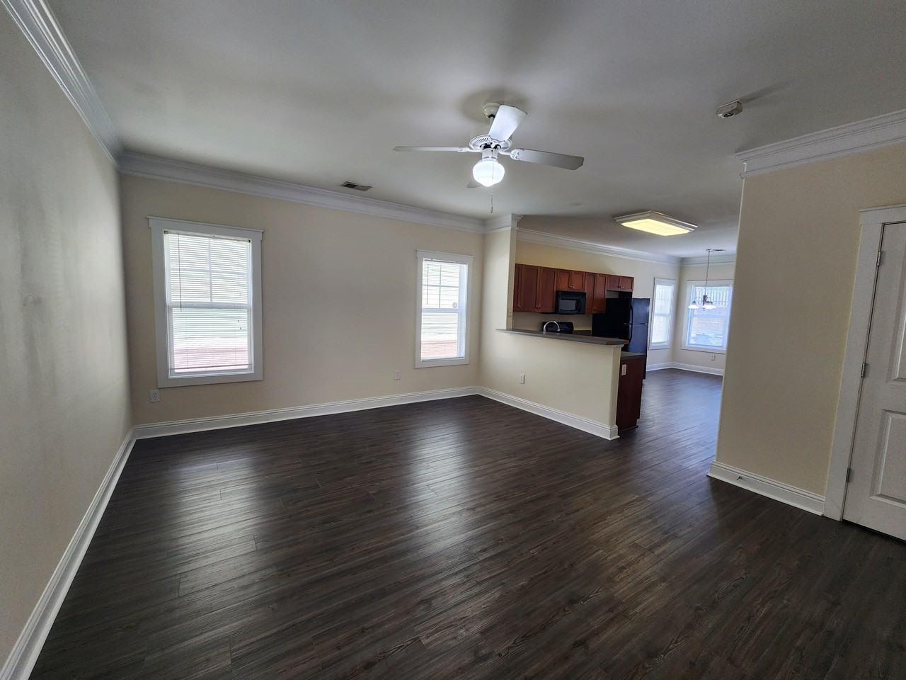 2030 Lakeside Drive - Photo 4 of 20