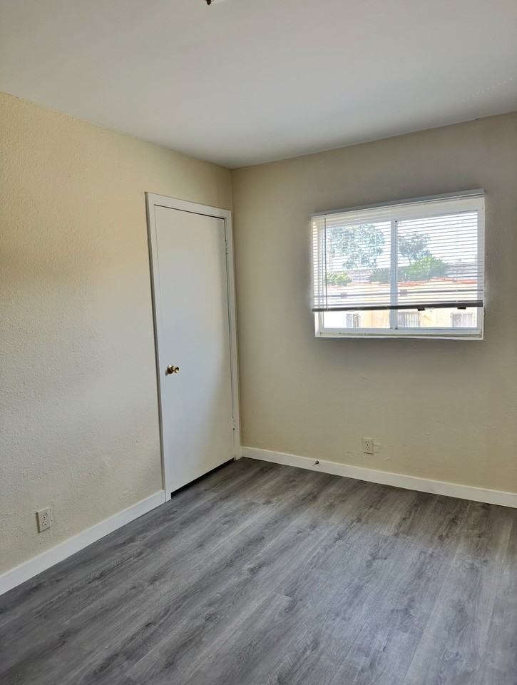 9427 S. BROADWAY - Photo 4 of 15