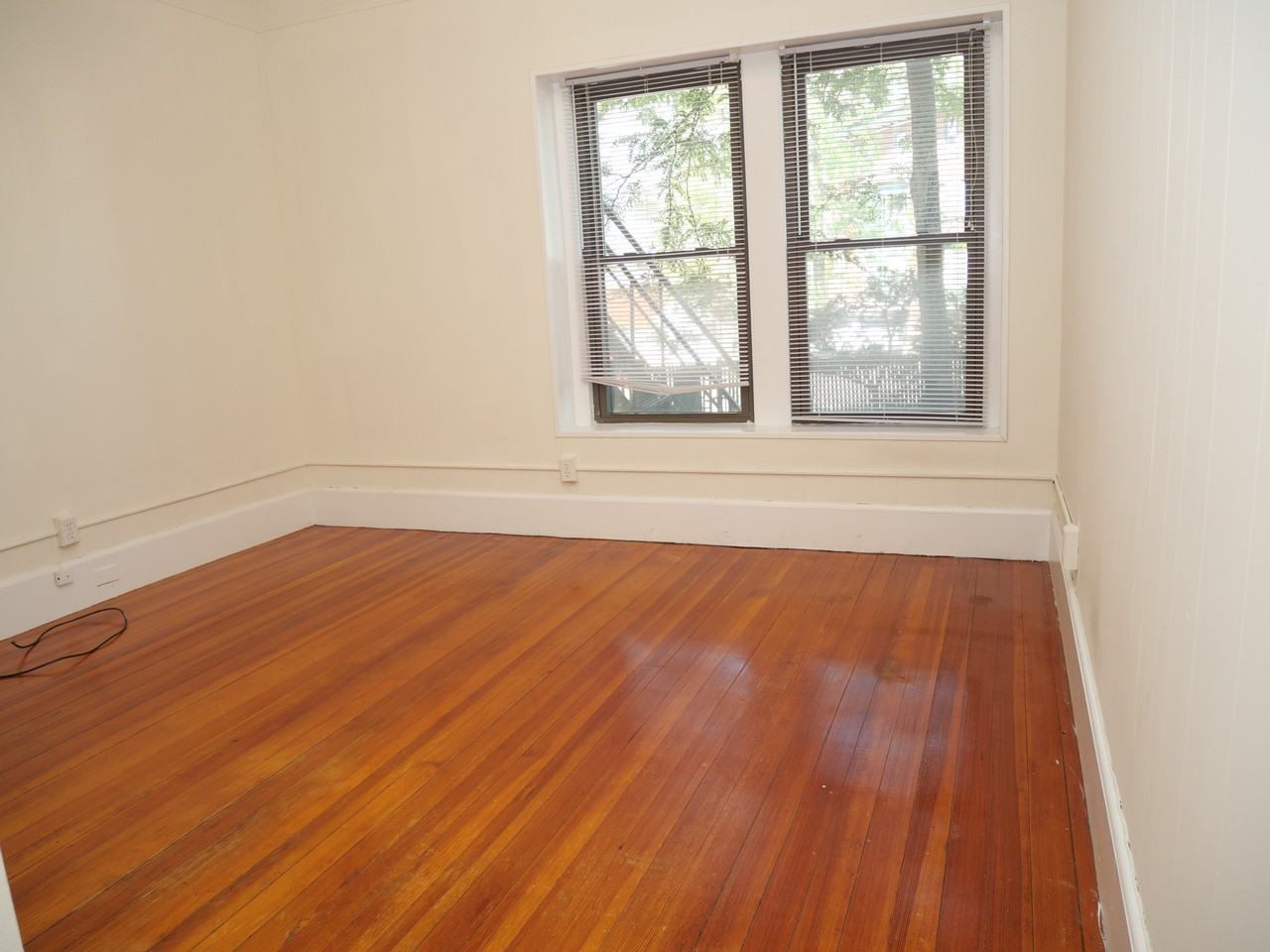 1382 Beacon Street - Photo 5 of 18