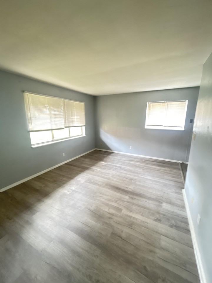 127-129 Paw Paw Street - Photo 4 of 14