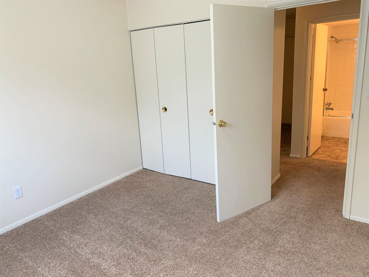 825 26th St - Photo 2 of 10