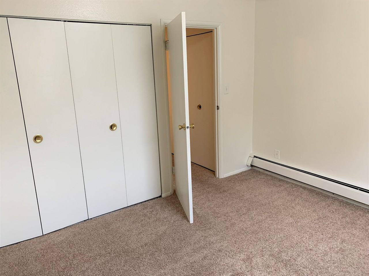 825 26th St - Photo 3 of 10