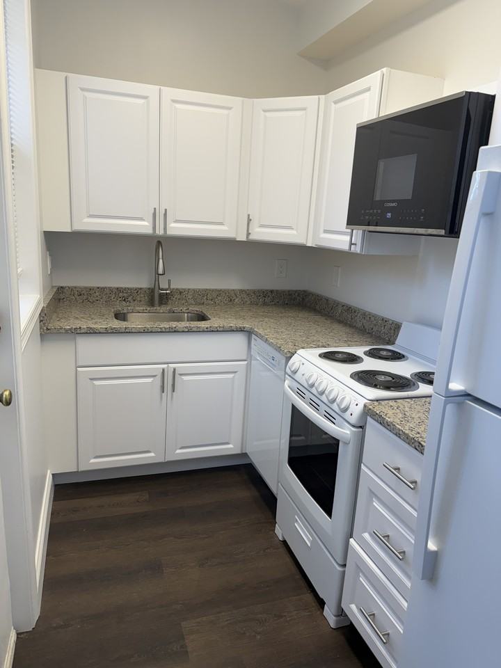 1820 California Street Northwest - Photo 3 of 8