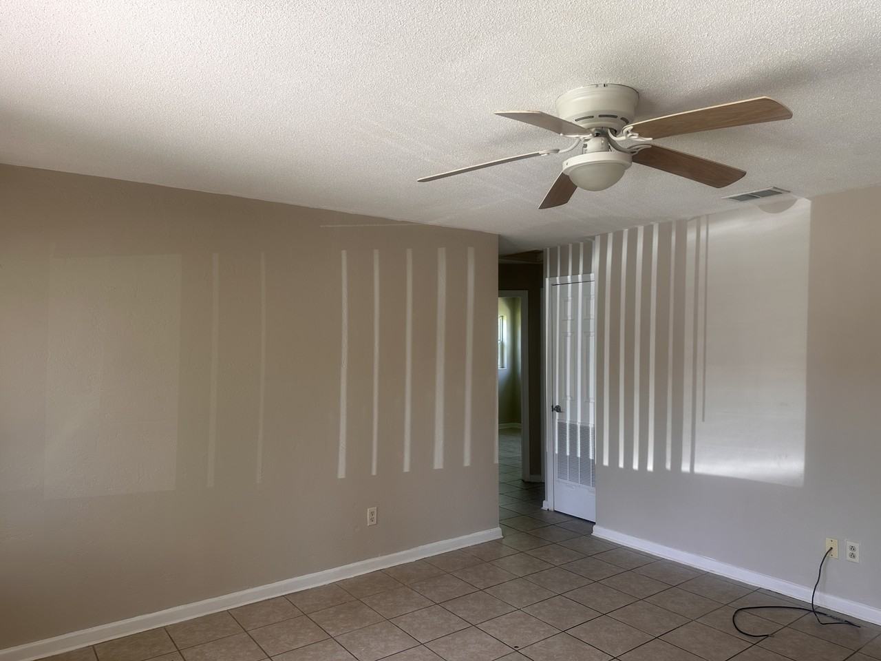 2025 NE 2nd St - Photo 2 of 7