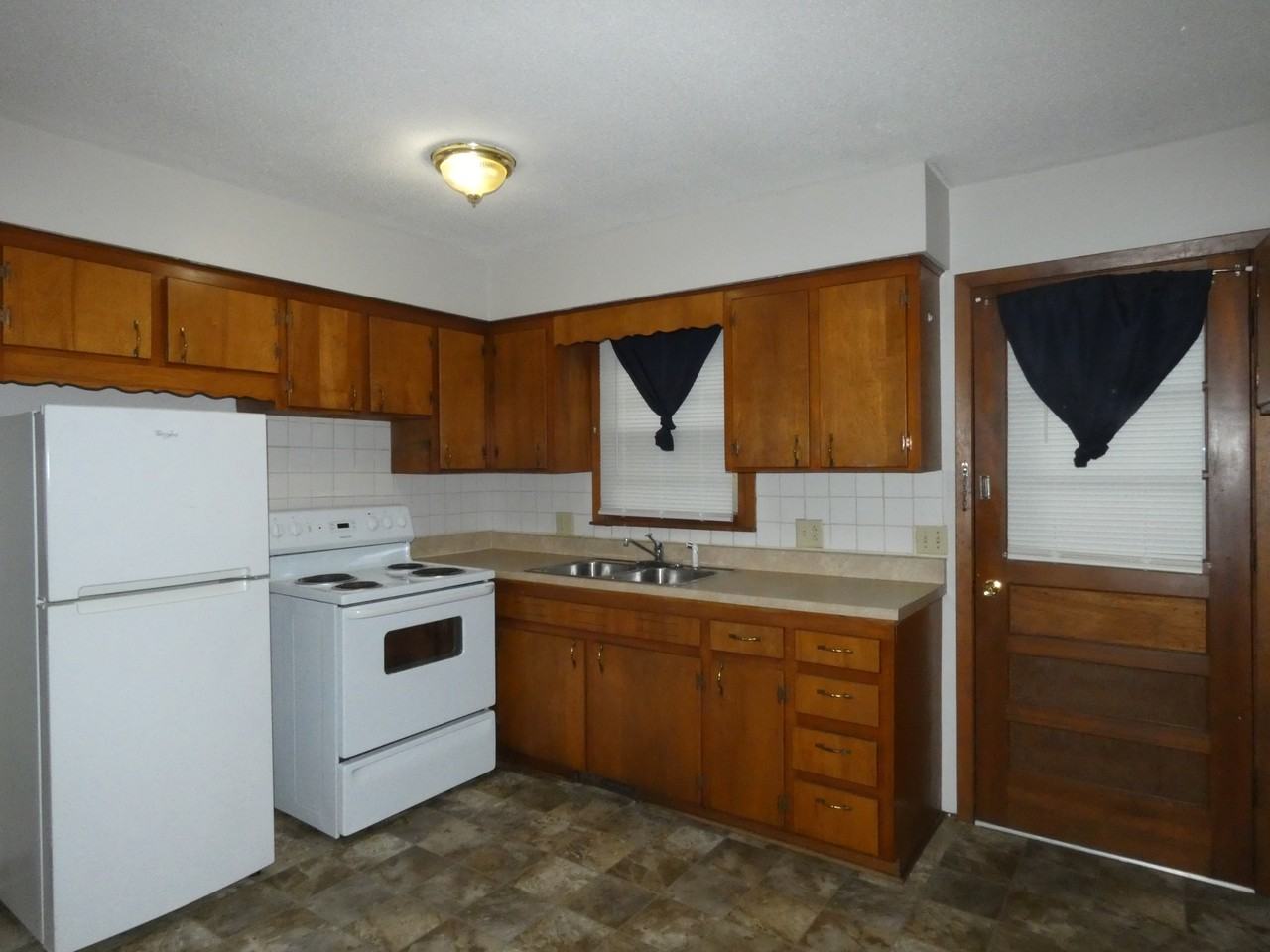 604 East Street, - Photo 6 of 13