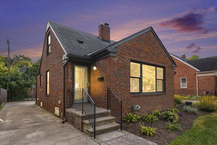 26394 Humber St - Photo 2 of 20