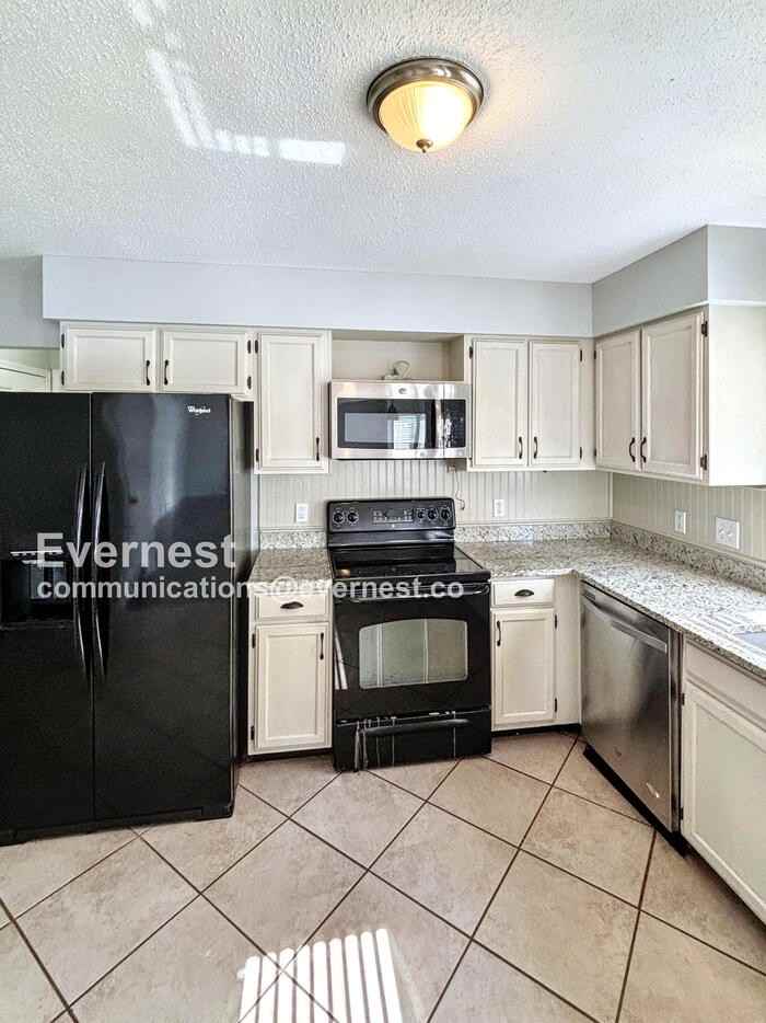 823 Haversham Dr - Photo 2 of 23