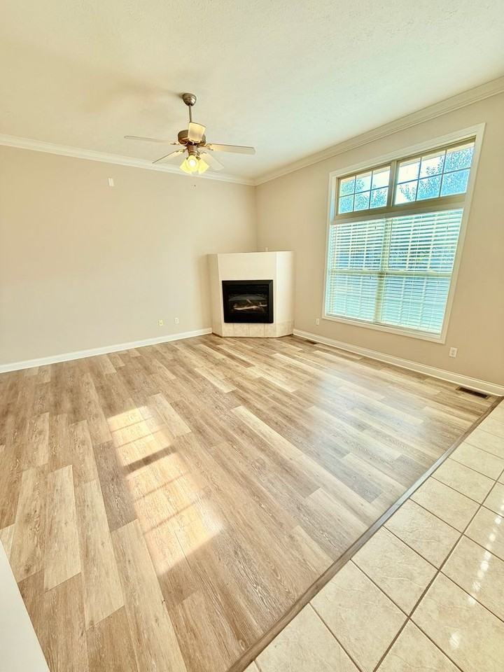 1148 S Elmwood Ave - Photo 3 of 33