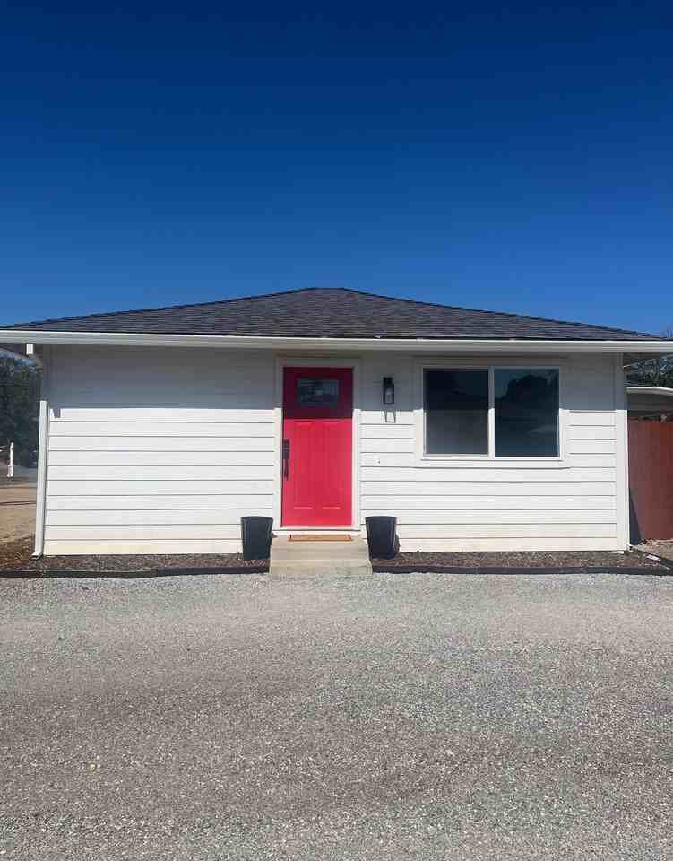 2177 Oxford Rd #NA - Photo 2 of 14