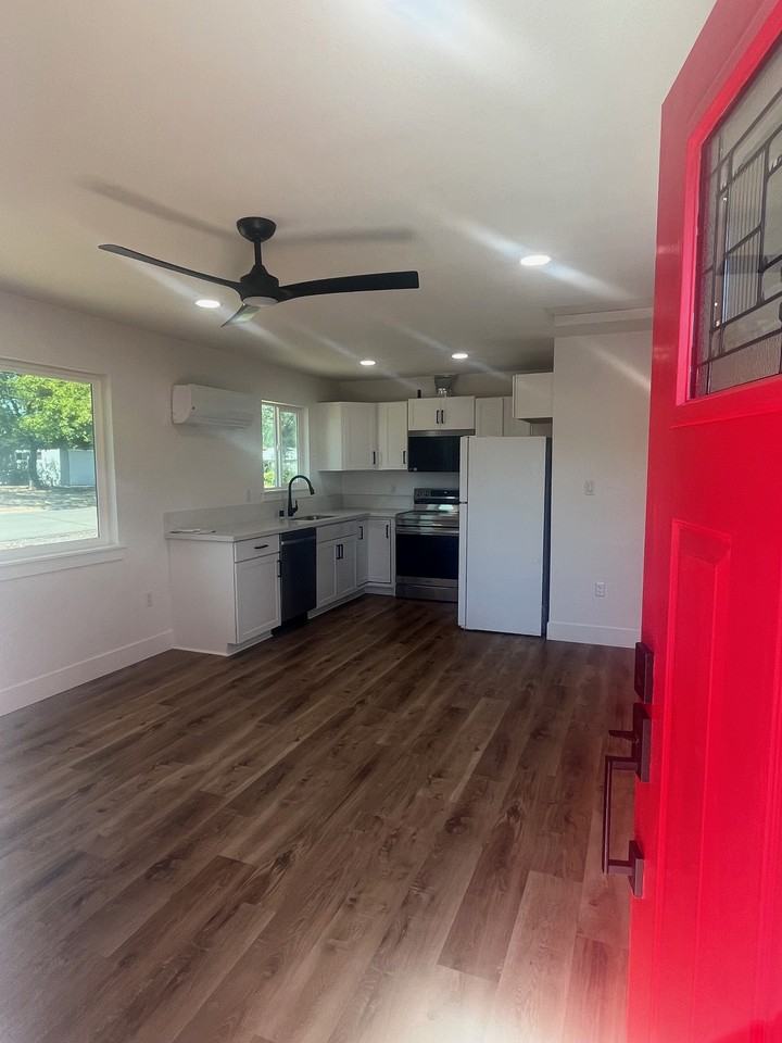 2177 Oxford Rd #NA - Photo 4 of 14