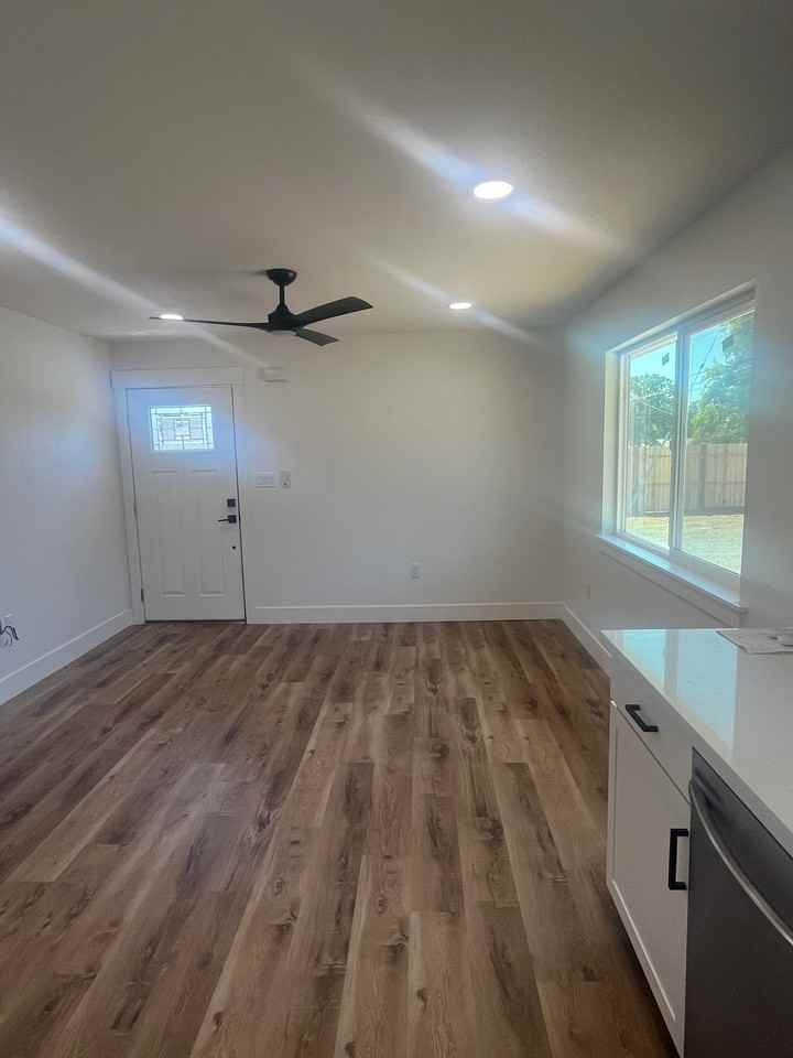 2177 Oxford Rd #NA - Photo 7 of 14