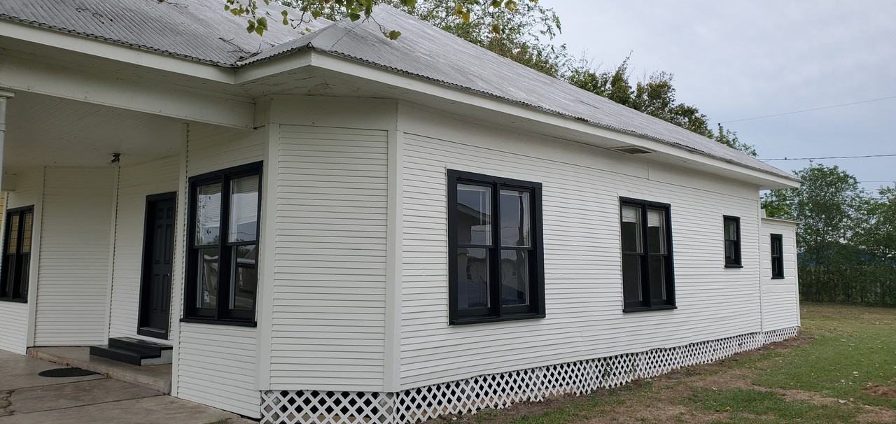 307 E Dallas Ave #NA - Photo 2 of 15