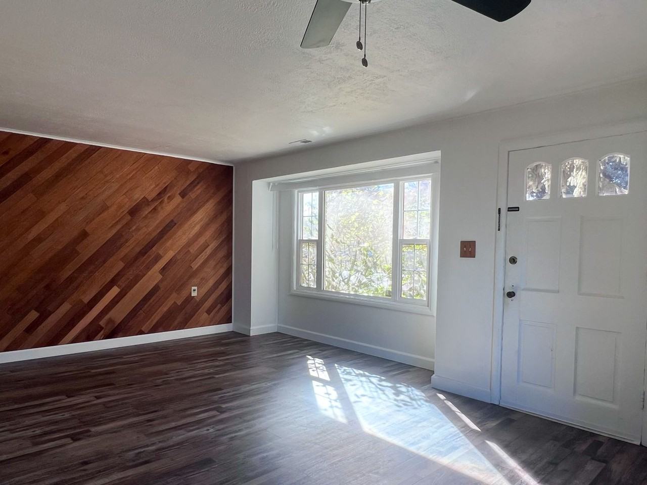 599 Evans Dr - Photo 2 of 8