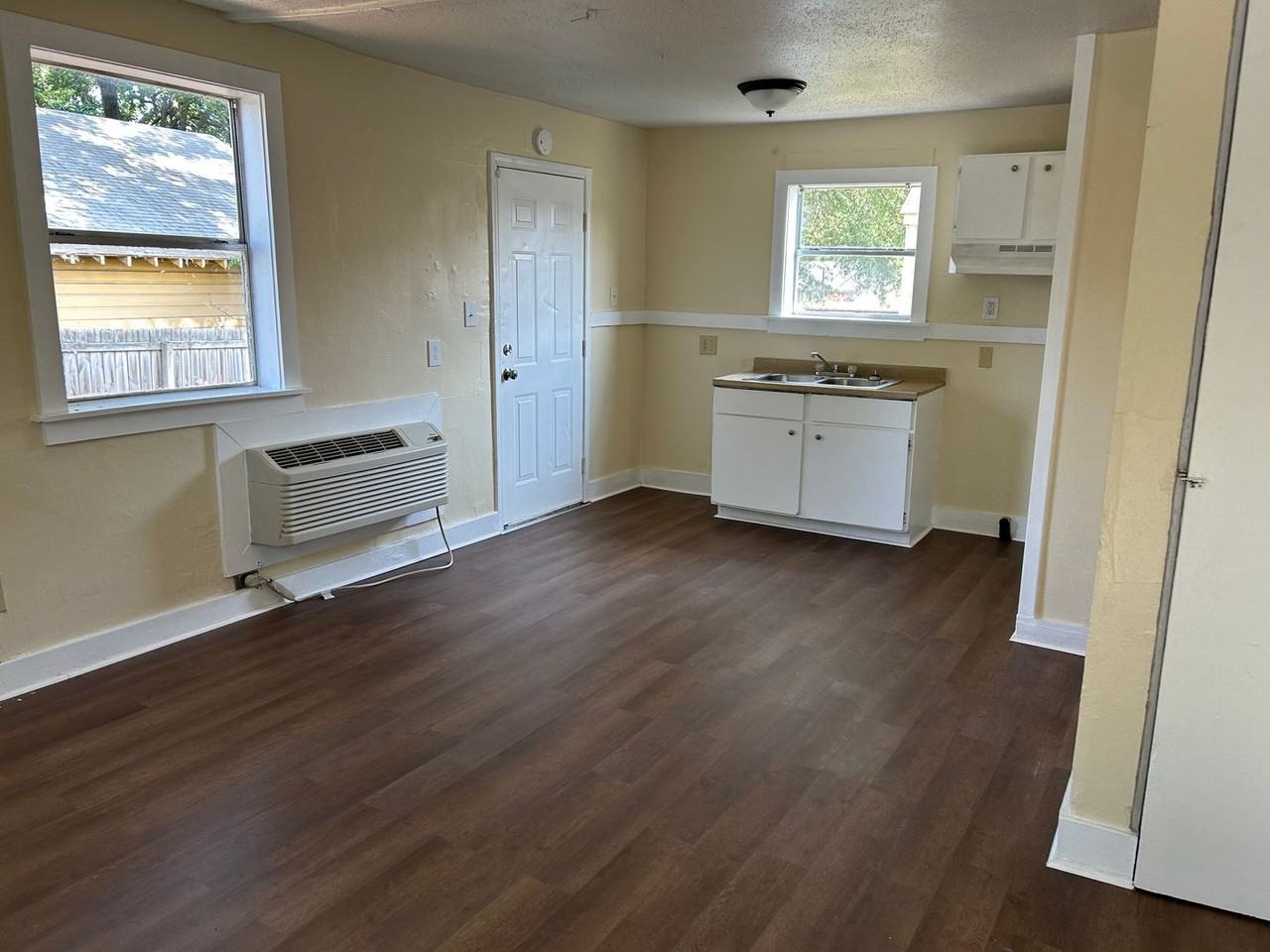 225 College Park Cir - Photo 2 of 8